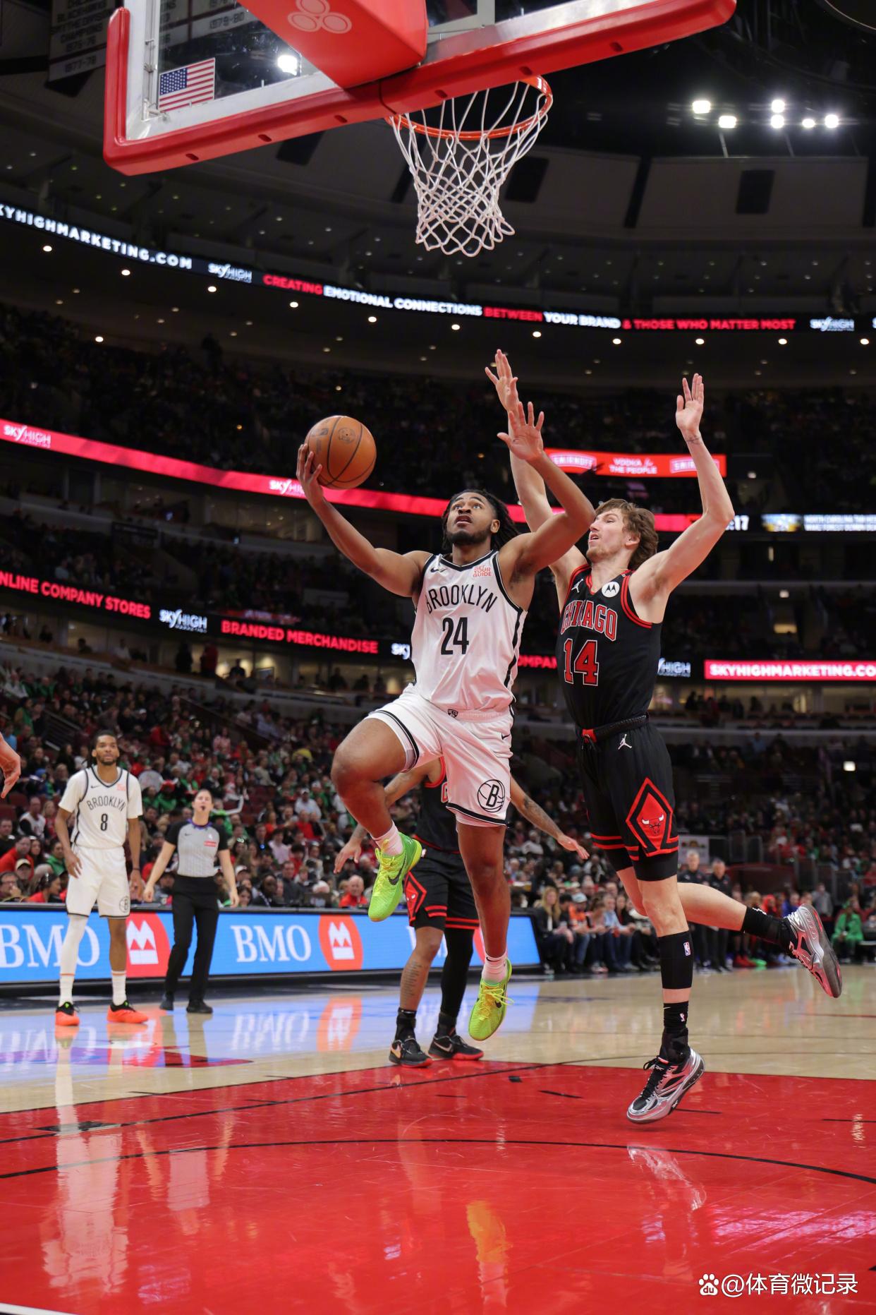 包含公牛主场胜利，全队发挥出色夺取胜利的词条