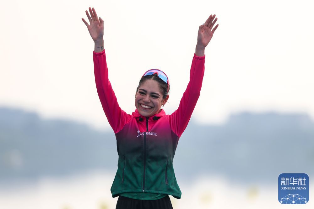 od体育电竞-墨西哥跳马选手表演完美，登上领奖台