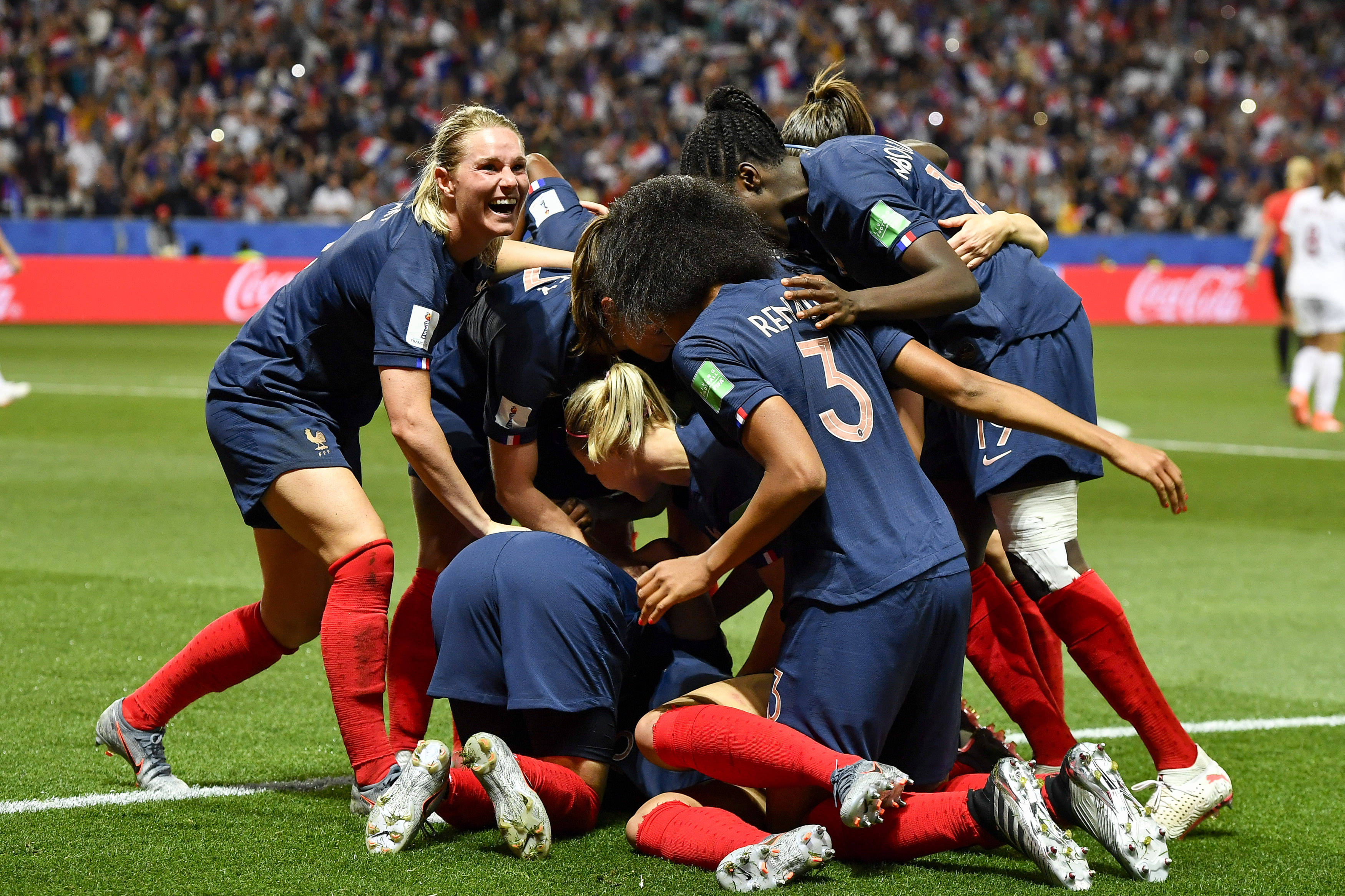 od体育网页版入口-包含激烈的比赛场面：女足比赛的劲爆瞬间的词条