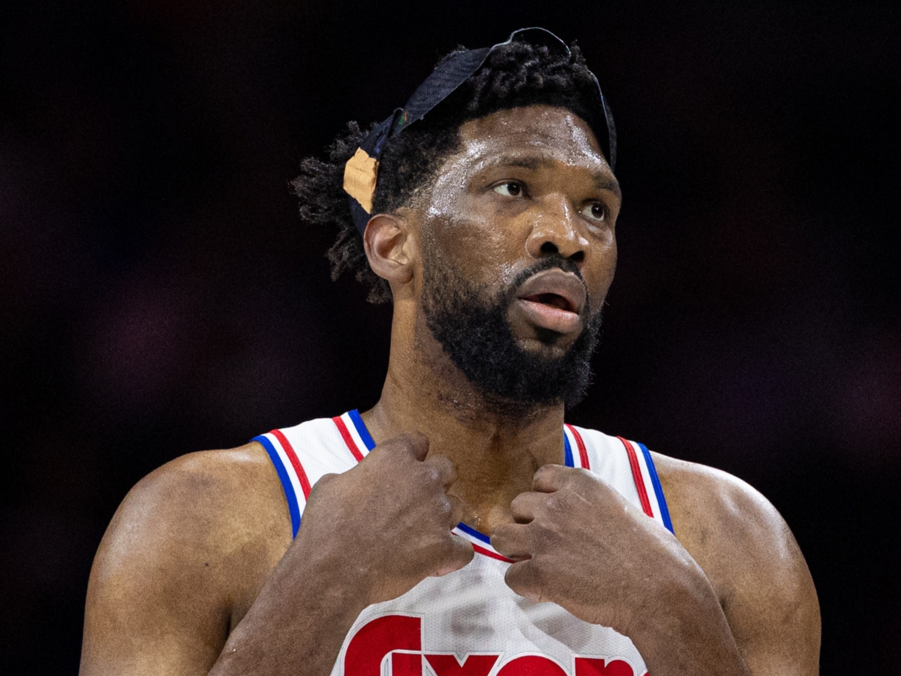 od体育app下载-76人客场惊险取胜,恩比德全场狂轰45分!